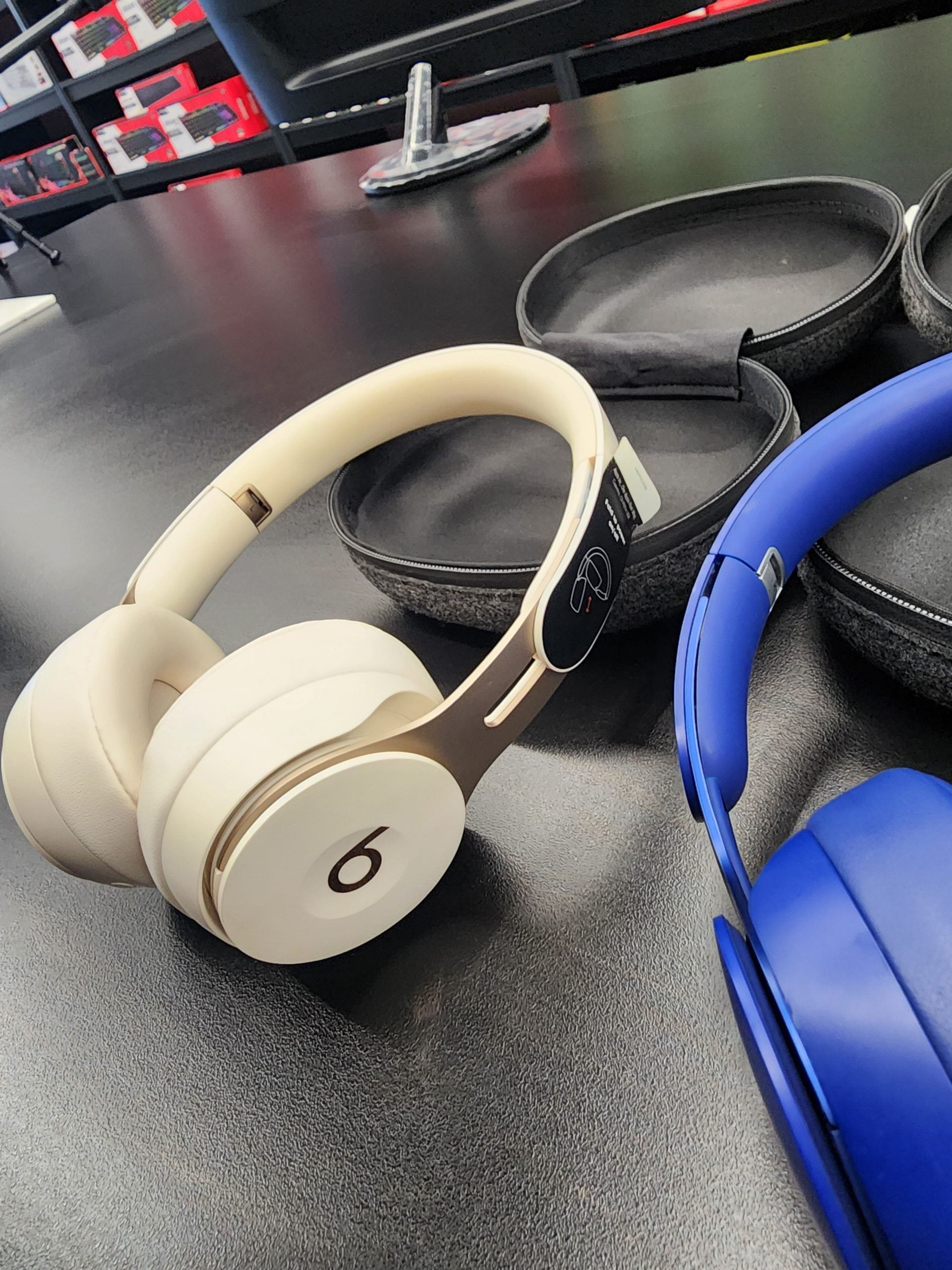 Beats Solo Pro Wireless Noise Cancelling Headphone - Cream (Used)