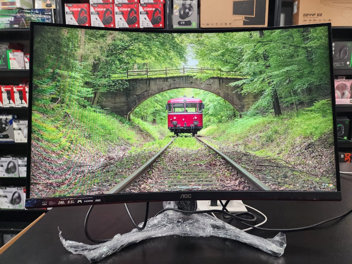 AOC C32G2ZE 32” Curved FHD 240Hz Gaming Monitor (Used – Excellent Condition)