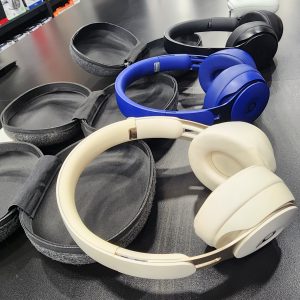 Beats Solo Pro Wireless Noise Cancelling Headphone - Cream (Used) - Image 4